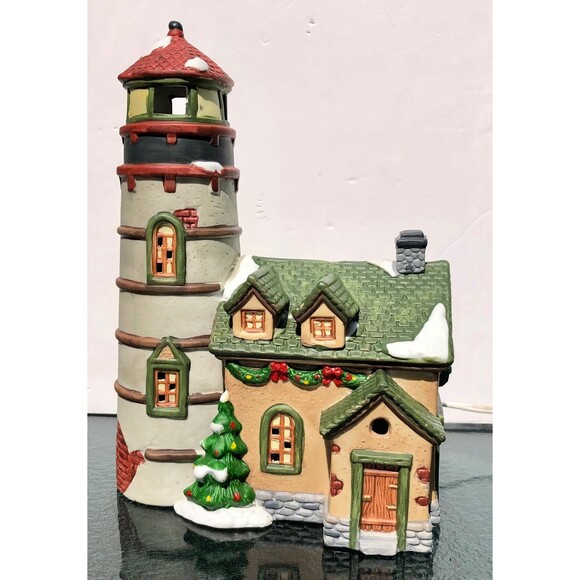 DICKENS KEEPSAKE HERITAGE PORCELAIN LIGHTED HOUSE HAND PAINTED 9 IN X 6.5 IN - Picture 5 of 10